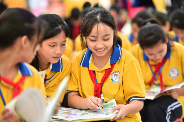 Sẽ không loại bỏ các bộ sách còn lại khi triển khai sử dụng sách giáo khoa thống nhất toàn quốc -0