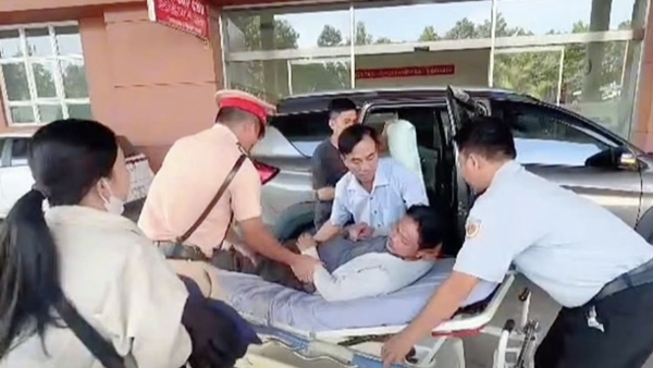 CSGT kịp thời dẫn đường đưa người bị đột quỵ đi cấp kịp thời