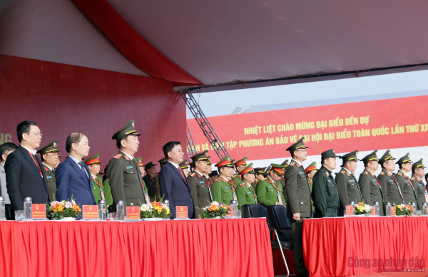 Những khoảnh khắc ấn tượng tại Lễ xuất quân và diễn tập các phương án bảo vệ Đại hội XIV của Đảng -1