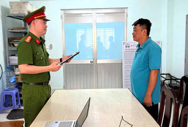 Trưởng bộ phận An ninh lừa đảo, chiếm đoạt gần 2 tỷ đồng của bạn gái -0