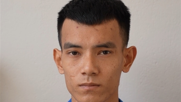 Đối tượng trốn nã nguy hiểm sa lưới khi đang làm thủ tục nhập cảnh