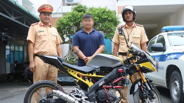 Cái kết cho thói chơi ngông bốc đầu xe, “diễn xiếc” trên đường…