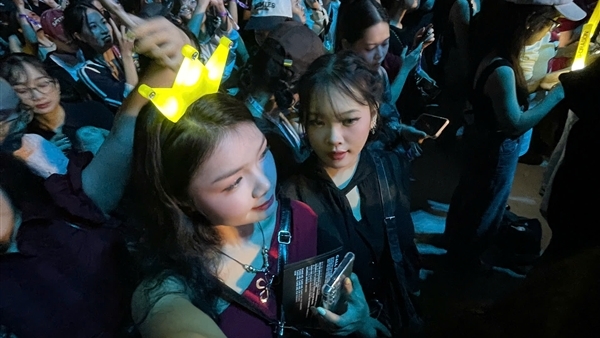 Bùng nổ concert và áp lực phải có mặt của giới trẻ