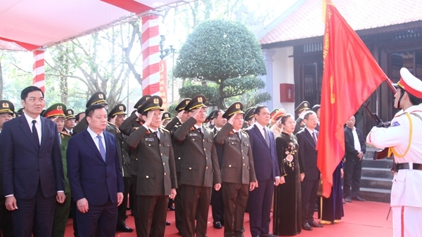 Dâng hương tưởng niệm 110 năm ngày sinh cố Bộ trưởng Trần Quốc Hoàn