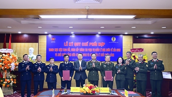 Cục Quản lý xuất nhập cảnh, Bộ Công an và Cục Hải quan, Bộ Tài chính ký quy chế phối hợp