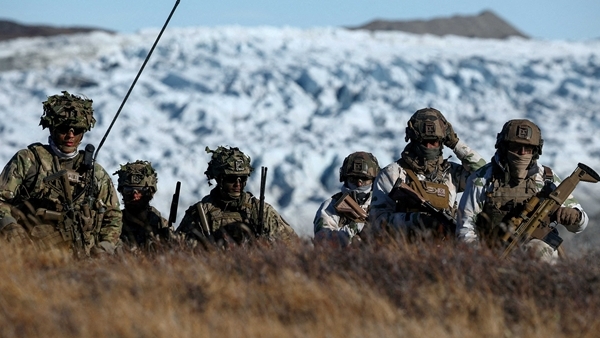 Pháp, Đức điều quân tới Greenland