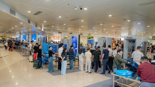 Vé máy bay, tàu Tết Nguyên đán: Đến hẹn lại “leo” cao!