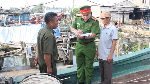 Hỗ trợ ngư dân giải bản tàu cá “3 không” để chống khai thác thủy sản bất hợp pháp