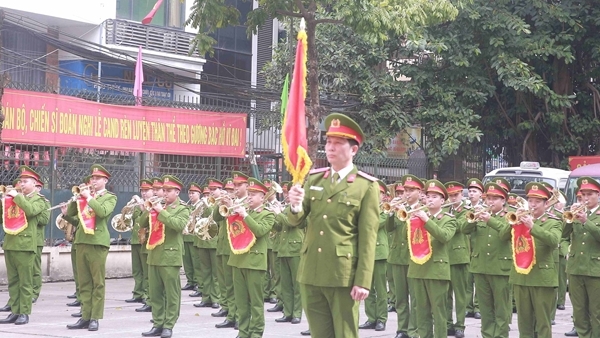 Dàn nhạc kèn CAND lớn nhất từ trước đến nay biểu diễn chào mừng Đại hội Đảng