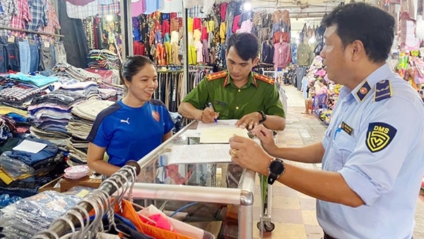 Tăng cường đấu tranh, xử lý hàng gian, hàng giả dịp cuối năm