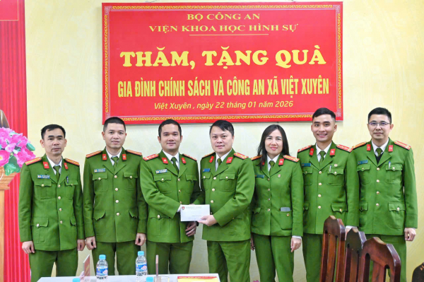 Viện khoa học hình sự hoạt động “Xuân tình nguyện” trao quà cho gia đình chính sách, hoàn cảnh khó khăn -0