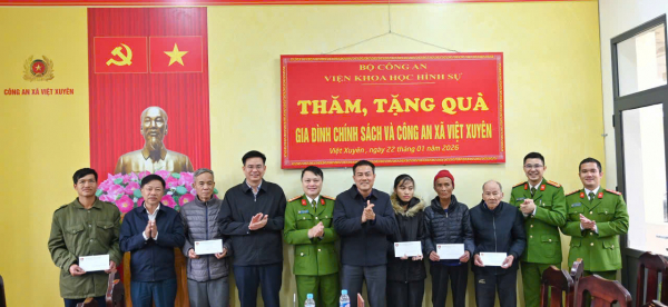 Viện khoa học hình sự hoạt động “Xuân tình nguyện” trao quà cho gia đình chính sách, hoàn cảnh khó khăn -1
