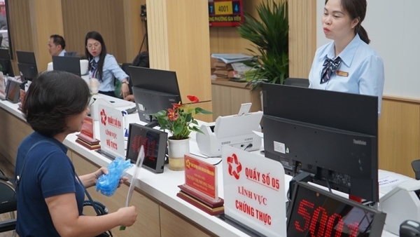 Người dân có thể nộp văn bản công chứng điện tử trong các giao dịch về đất đai