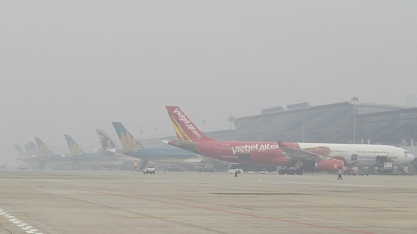 Sáng 27/1, nhiều chuyến bay không thể cất, hạ cánh do sương mù dày đặc
