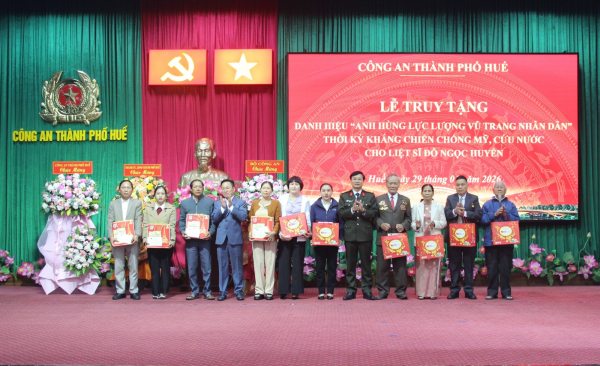 Truy tặng danh hiệu Anh hùng LLVTND thời kỳ kháng chiến chống Mỹ, cứu nước cho liệt sĩ Đỗ Ngọc Huyền -0
