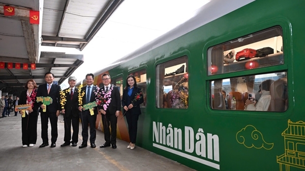 Hành trình nhân văn chào Xuân mới