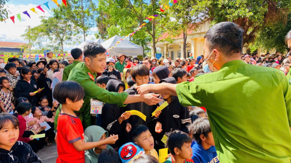 Xuân ấm áp, Tết yêu thương -0