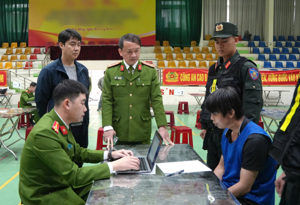 Triệt phá đường dây lừa đảo sử dụng “app tình cảm” chiếm đoạt tài sản xuyên quốc gia -0