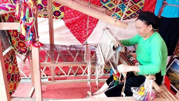 Chuyện kể bên đỉnh Khau Cấn