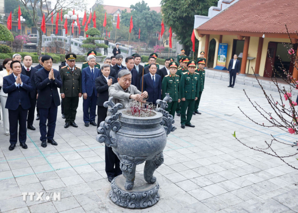 Tổng Bí thư Tô Lâm dâng hương tưởng niệm các đồng chí lãnh đạo tiền bối -0