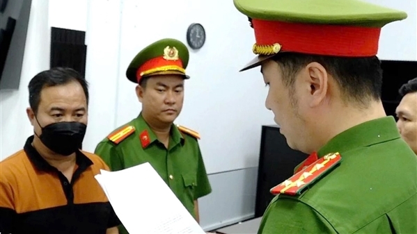 Sản xuất, buôn bán hàng giả, Giám đốc doanh nghiệp và một cộng sự bị khởi tố