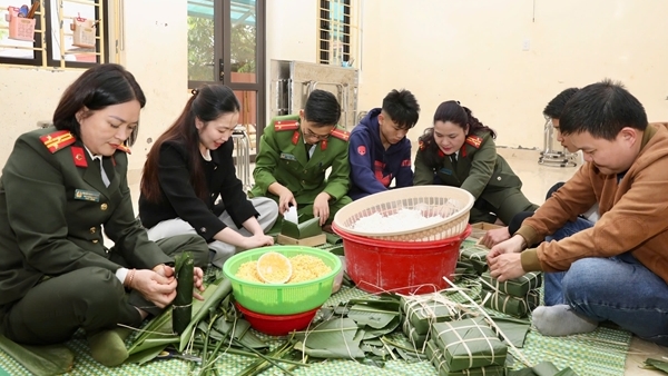 Tết rộn ràng yêu thương cùng “Con nuôi Công an Sơn La”