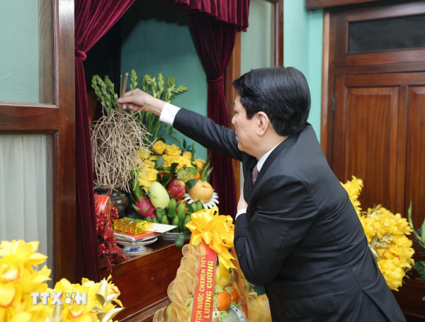 Chủ tịch nước Lương Cường dâng hương tưởng niệm Chủ tịch Hồ Chí Minh tại Nhà 67 -0
