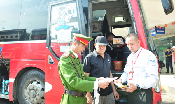 Công an Hà Nội tăng cường đảm bảo an ninh trật tự tại bến xe dịp Tết Nguyên đán Bính Ngọ -0