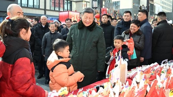 Chủ tịch Trung Quốc Tập Cận Bình dạo chợ tết, giao lưu với người dân Bắc Kinh