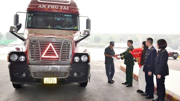 17 tấn sầu riêng xuất khẩu sang Trung Quốc "xông đất" cửa khẩu Lào Cai