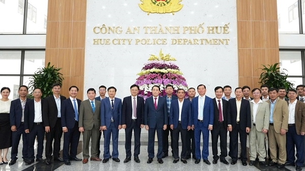 Thứ trưởng Lê Quốc Hùng thăm, chúc Tết Công an TP Huế