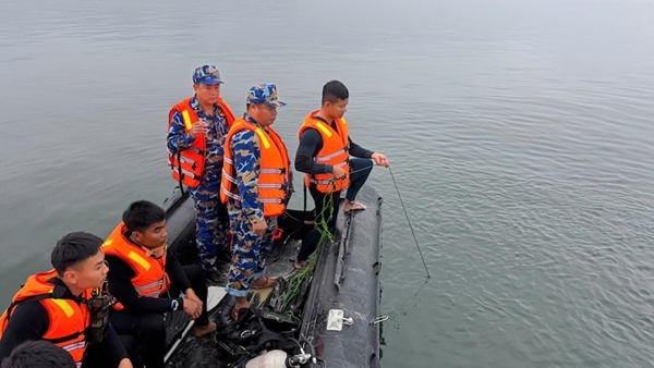 Lữ đoàn Đặc công Hải quân 126 điều động 20 đặc công người nhái tìm người mất tích trên hồ Thác Bà