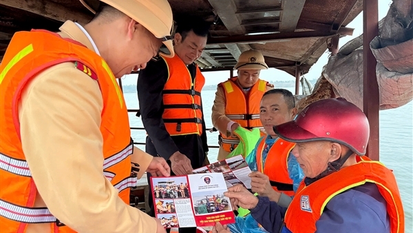 Cảnh sát đường thủy Hà Nội chủ động bảo đảm ATGT mùa lễ hội đầu năm