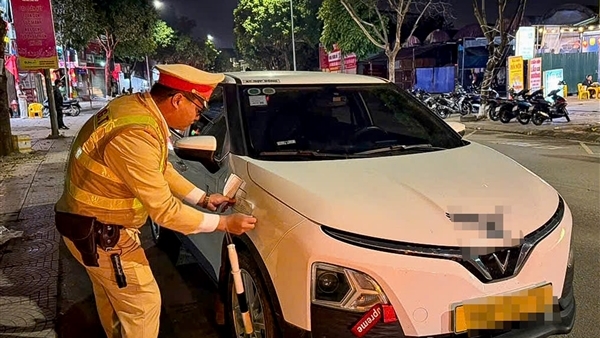 Hà Nội kiểm soát chặt nồng độ cồn sau Tết tại cửa ngõ Thủ đô