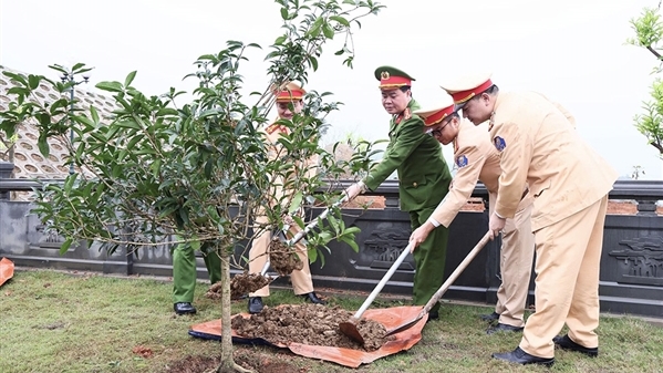 Công an các địa phương phát động "Tết trồng cây đời đời nhớ ơn Bác Hồ"