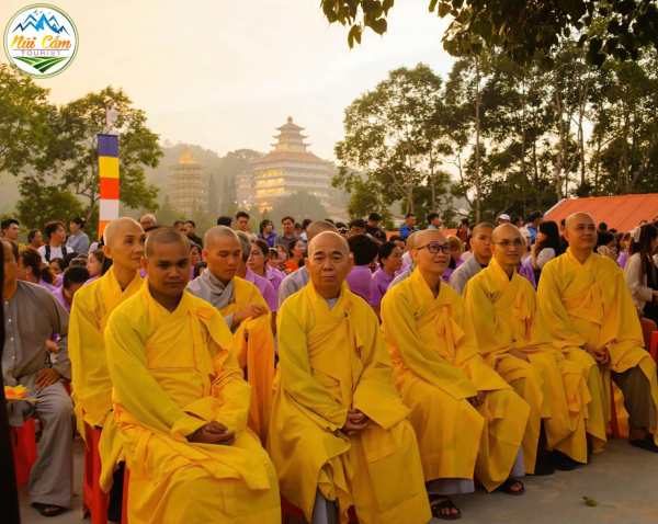Hẹn nhau trên “nóc nhà miền Tây” -0