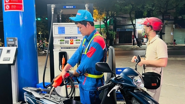 Xung đột Trung Đông: Xăng dầu chịu áp lực nguồn cung và giá