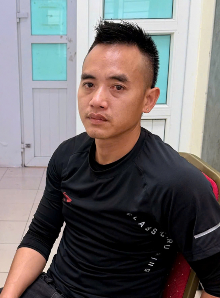 Tạm giữ hình sự tài xế xe bán tải tạt đầu xe máy -0