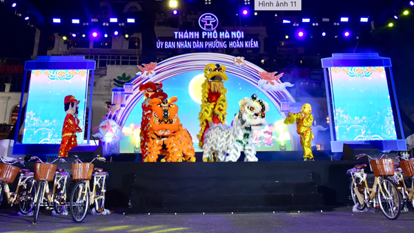 “Concert” sôi động, sân khấu thiếu chỗ cho trẻ em