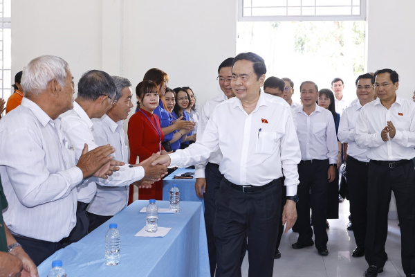 vna_potal_chu_tich_quoc_hoi_tran_thanh_man_tiep_xuc_cu_tri_tai_xa_an_nhon_tay_ho_chi_minh_8617194.jpg -0