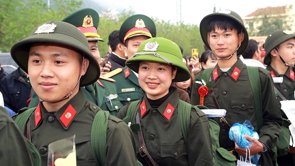 Thanh niên miền núi Sơn La hồ hởi lên đường nhập ngũ
