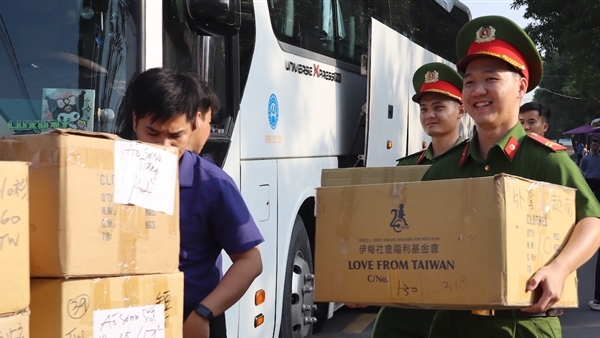 Vĩnh Long: Khám bệnh và cấp phát thuốc miễn phí cho gần 4.000 người dân