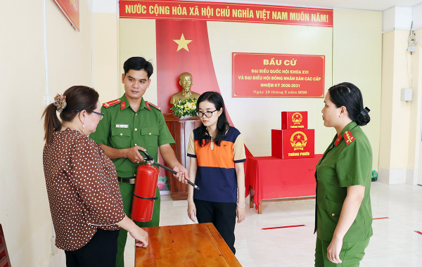 Bảo đảm an toàn phòng cháy, chữa cháy tại các điểm bầu cử ở miền Tây Nam Bộ -0