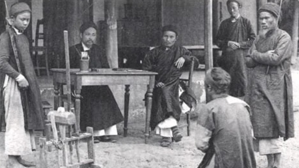 Tuyển bổ quan lại thực thi pháp luật thời xưa