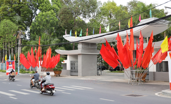 Vững vàng an ninh cho ngày hội của toàn dân -1
