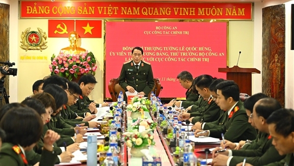 Tiếp tục đổi mới, nâng cao hiệu quả công tác chính trị trong Công an nhân dân