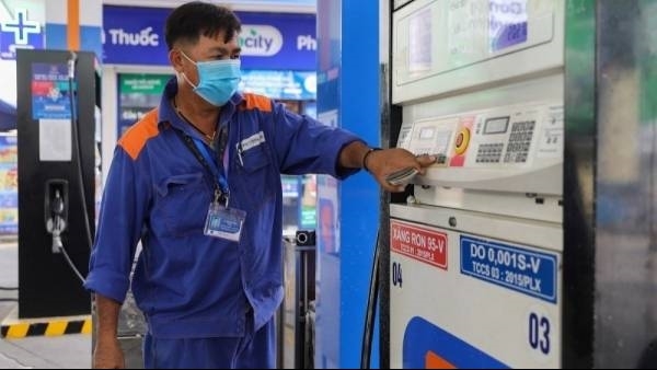 Giá xăng dầu đồng loạt giảm mạnh, dầu hỏa giảm gần 8.000 đồng/lít
