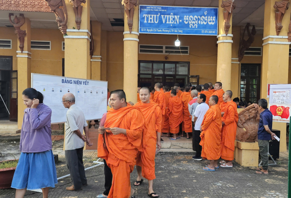 Cử tri là chức sắc, chức việc, đồng bào tôn giáo TP Cần Thơ hăng hái tham gia bầu cử -1