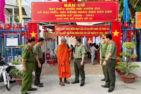 Cử tri là chức sắc, chức việc, đồng bào tôn giáo TP Cần Thơ hăng hái tham gia bầu cử -2