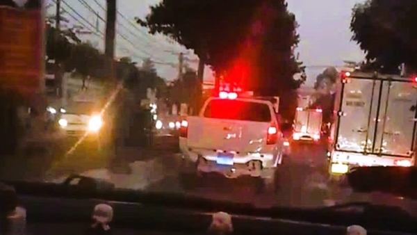 Cảnh sát giao thông dẫn đường đưa sản phụ vỡ ối đến bệnh viện an toàn